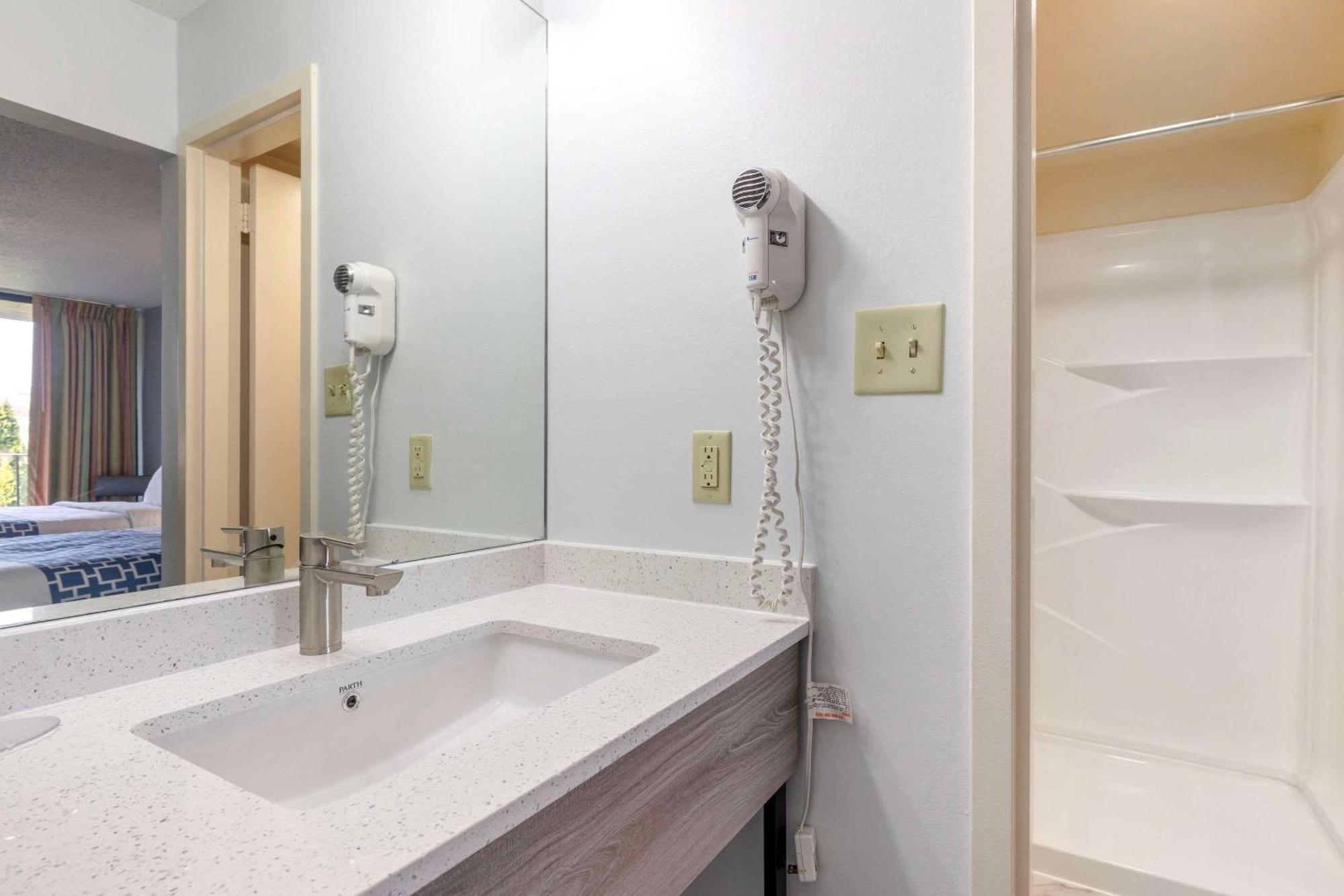 Suburban Studios Tysons Corner Vienna Bagian luar foto