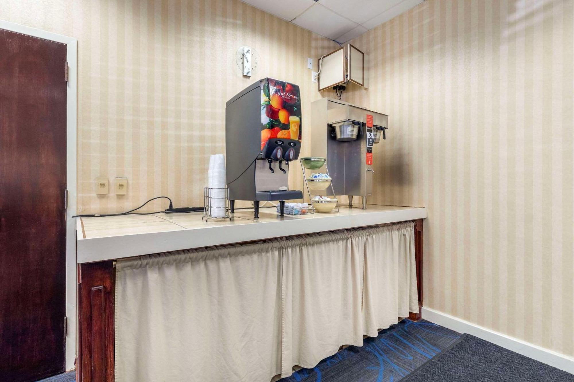 Suburban Studios Tysons Corner Vienna Bagian luar foto