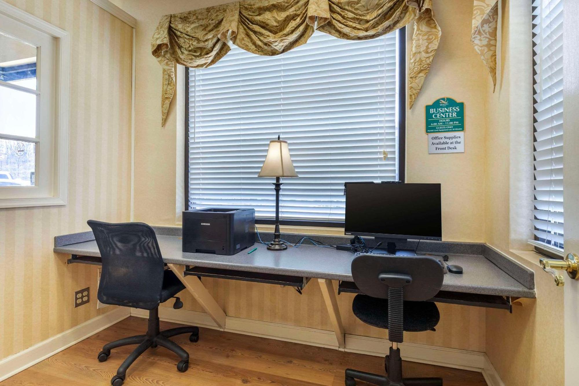 Suburban Studios Tysons Corner Vienna Bagian luar foto
