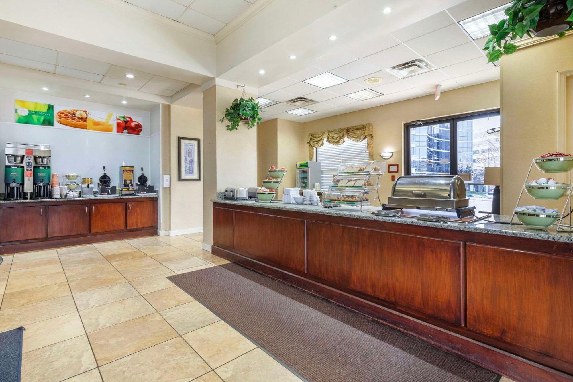 Suburban Studios Tysons Corner Vienna Bagian luar foto