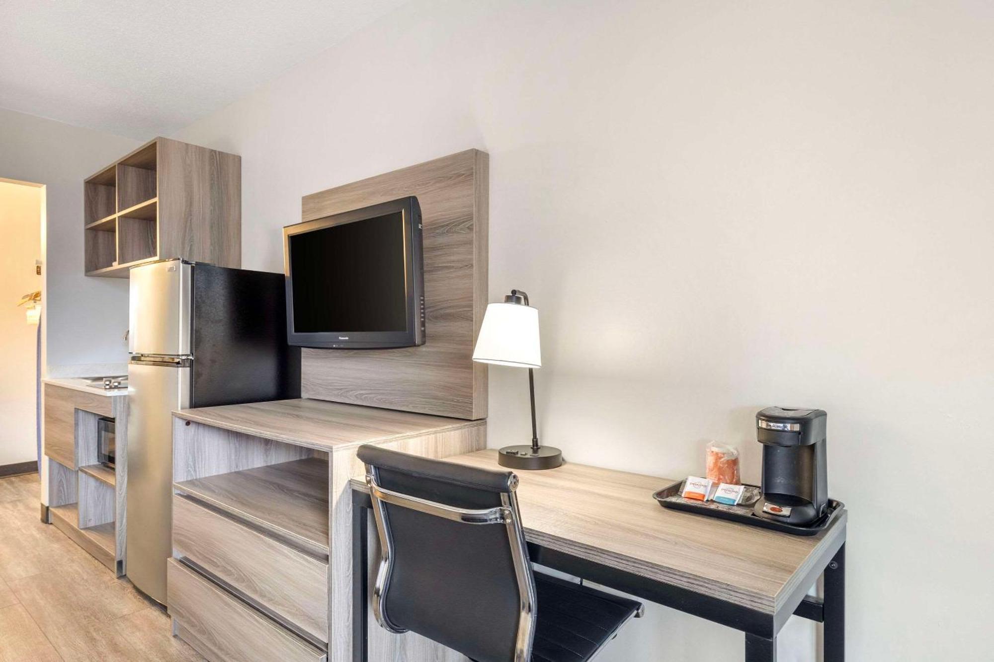 Suburban Studios Tysons Corner Vienna Bagian luar foto