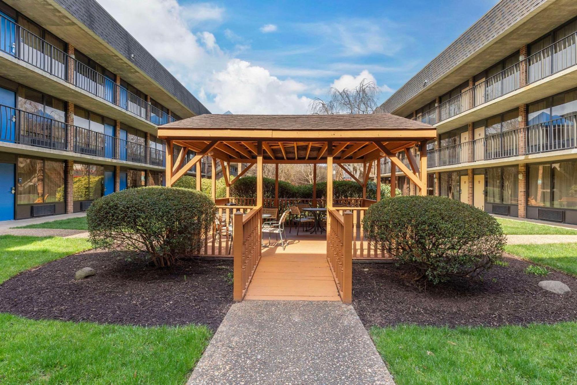 Suburban Studios Tysons Corner Vienna Bagian luar foto